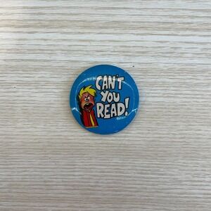 Cant You Read Funny Cartoon Face Button Pin Vintage Novelty Accessory